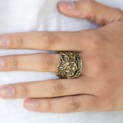 Hibiscus Highland - Brass - Paparazzi Accessories